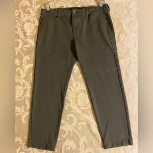 Stretchy dark gray cropped pants - size 12P